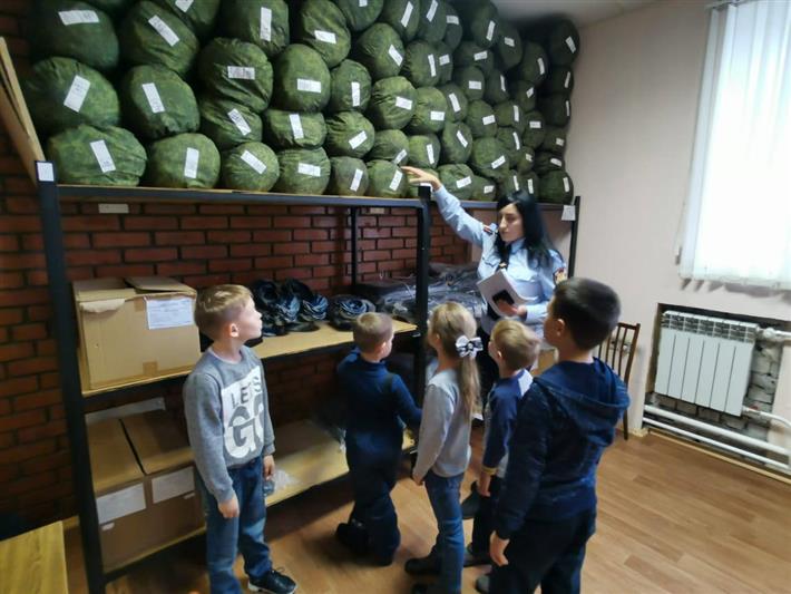Накануне профессионального праздника сотрудники томской вневедомственной охраны провели День открытых дверей для детей