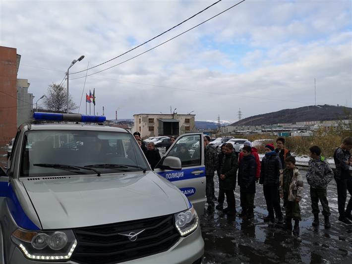 Росгвардейцы провели патриотическое мероприятие для магаданских школьников