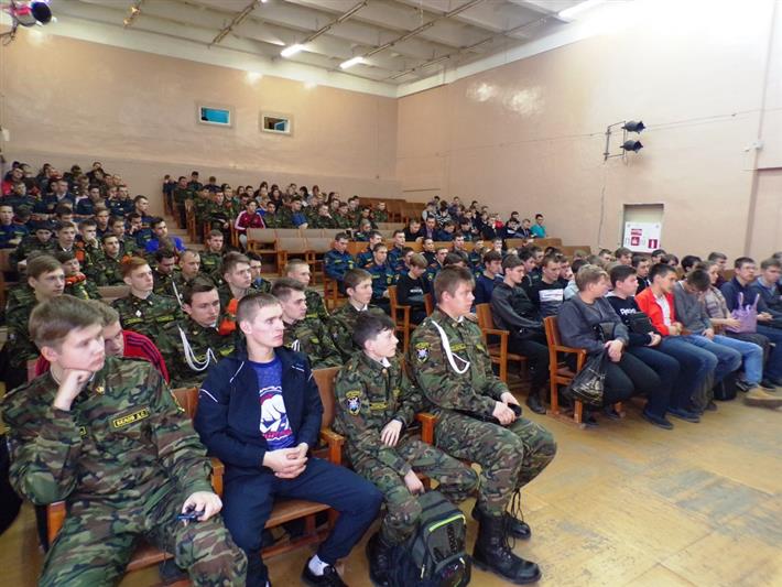 В Зауралье офицеры Росгвардии рассказали студентам о Михаиле Калашникове