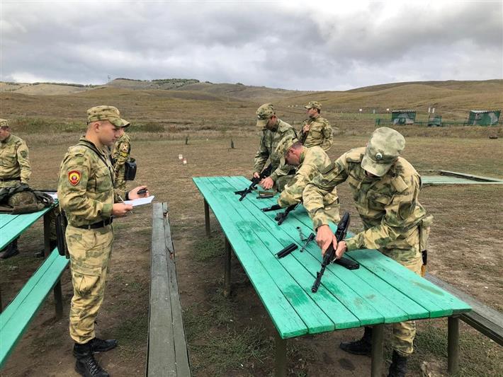 Завершилась стажировка курсантов Санкт-Петербургского военного института Росгвардии в грозненском соединении (фото)