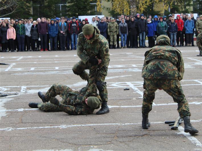 Тематическое мероприятие для будущих призывников проведено в ангарской воинской части Росгвардии