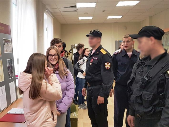 В сургутском ОМОН открылась выставка, посвященная 250-летию со дня рождения графа Комаровского