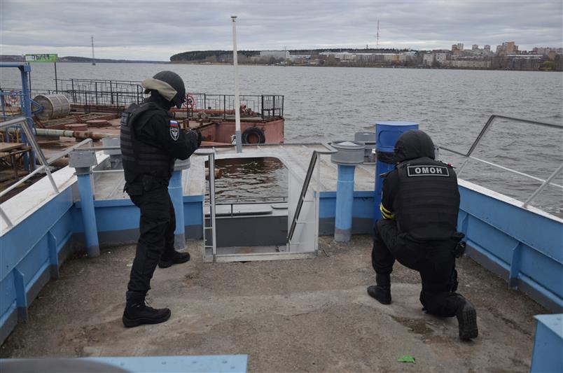 Сотрудники ОМОН Управления Росгвардии по Удмуртской Республике приняли участие в акции марш-бросок «Специального назначения»