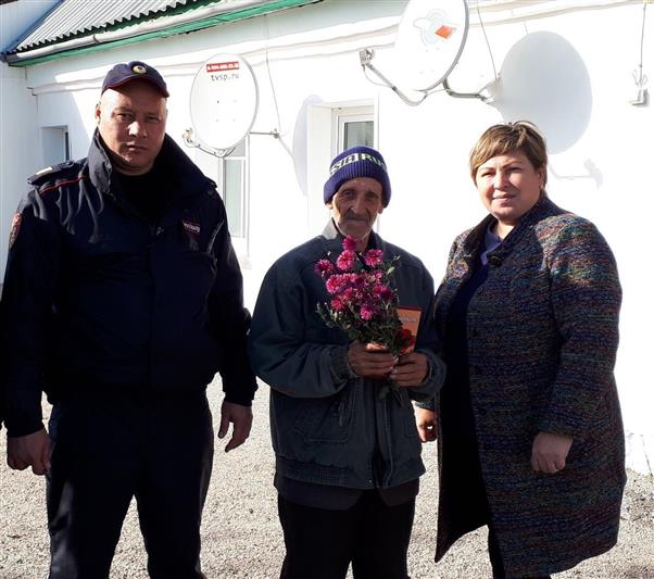 В городах Урала проходит акция Росгвардии «Заботой согреем сердца» 