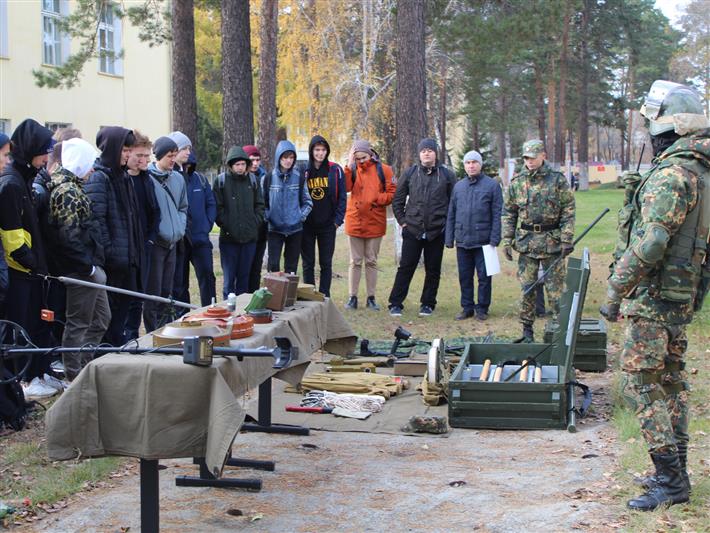 Тематическое мероприятие для будущих призывников проведено в ангарской воинской части Росгвардии