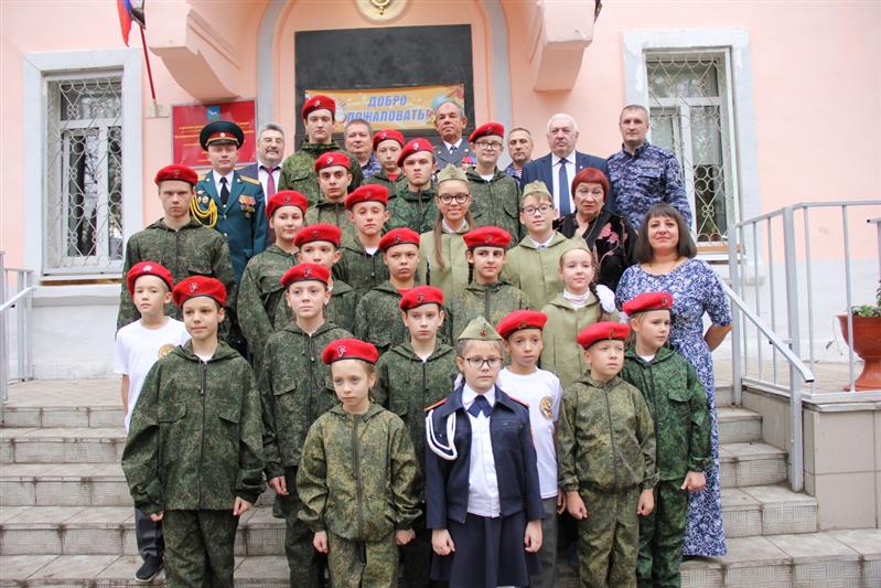 Накануне профессионального праздника Росгвардейцы открыли в подшефной самарской школе комнату истории вневедомственной охраны
