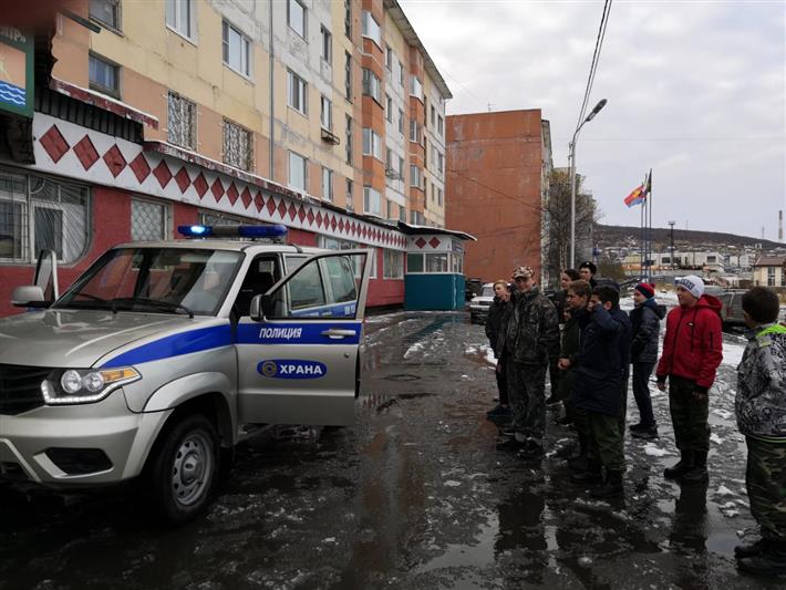 Росгвардейцы провели патриотическое мероприятие для магаданских школьников