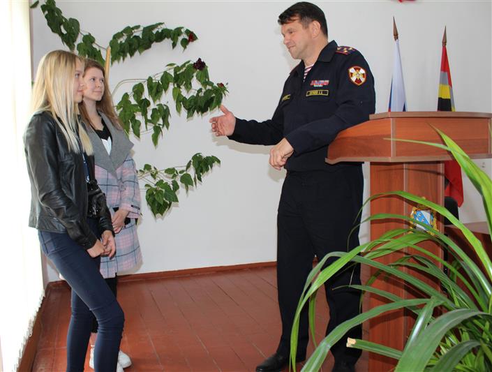 Школьники отдаленного района Курской области ознакомились с деятельностью Росгвардии