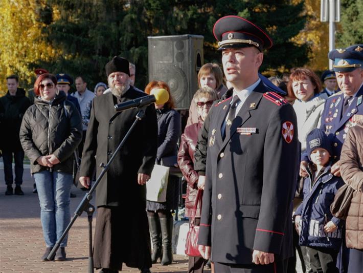 В Барнауле росгвардейцы поздравили воспитанников лётной школы с принятием торжественной клятвы