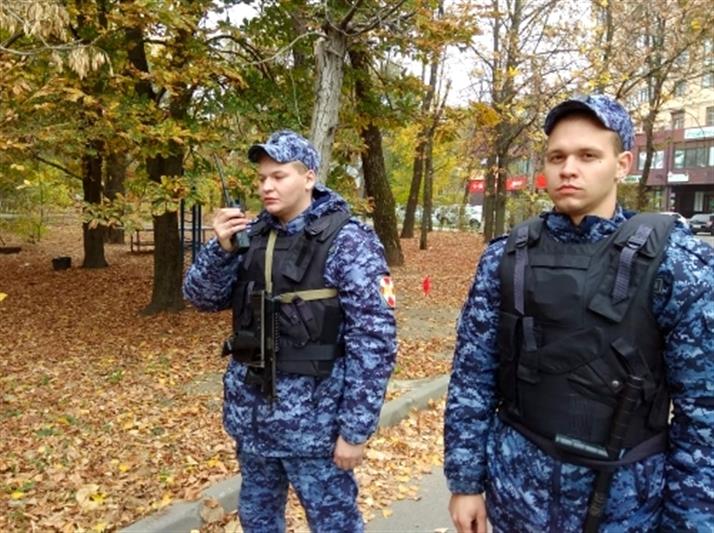 В Ростове-на-Дону сотрудники вневедомственной охраны остановили машину, скрывшуюся с места ДТП