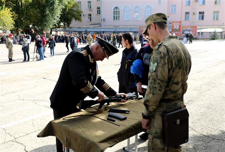 В симферопольском полку Росгвардии проведено масштабное тематическое мероприятие для школьников