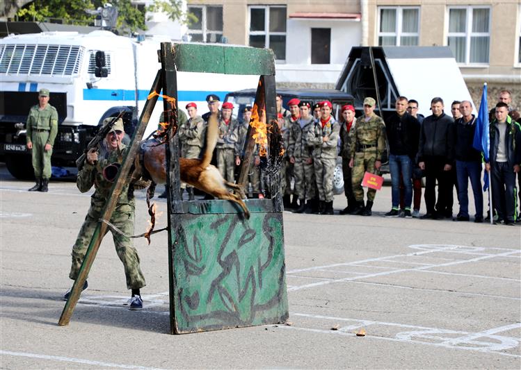 В симферопольском полку Росгвардии проведено масштабное тематическое мероприятие для школьников