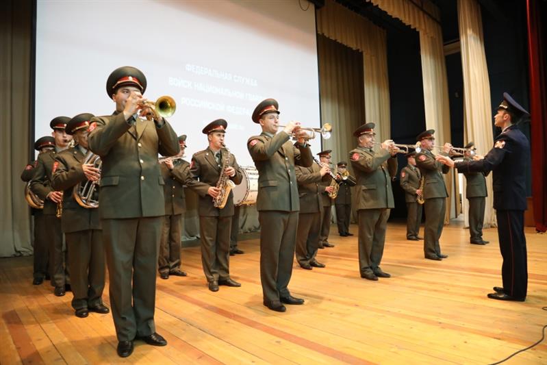 Более 150 хабаровских школьников посетили региональное управление Росгвардии 