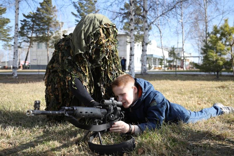 Более 150 хабаровских школьников посетили региональное управление Росгвардии 