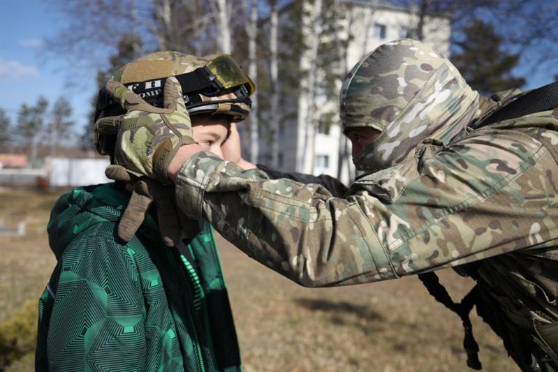Более 150 хабаровских школьников посетили региональное управление Росгвардии 