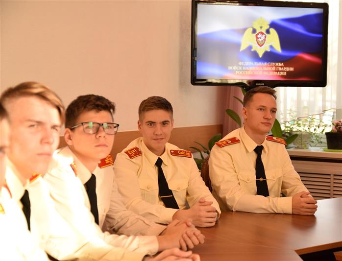 В Саратовском военном институте Росгвардии рассказали московским кадетам о правилах поступления 