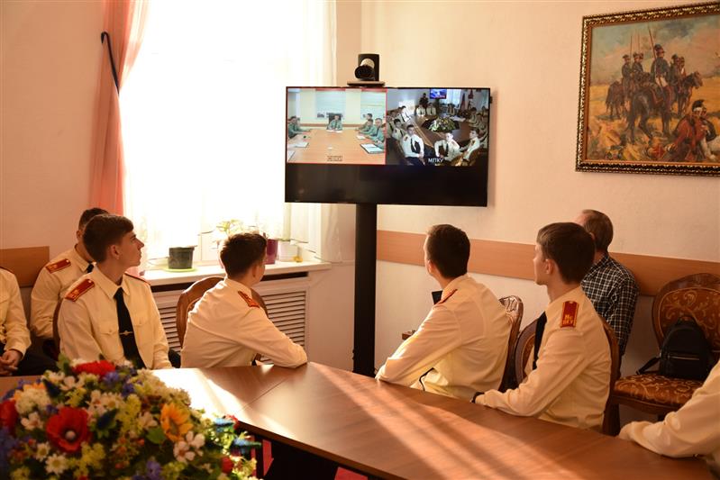 В Саратовском военном институте Росгвардии рассказали московским кадетам о правилах поступления 