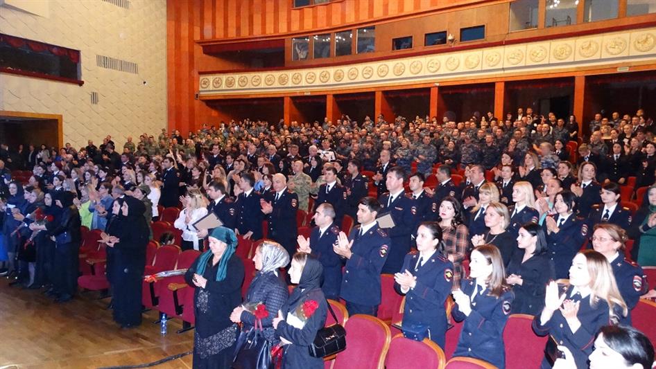 Творческие коллективы Росгвардии и МВД выступили с концертом в Дагестане