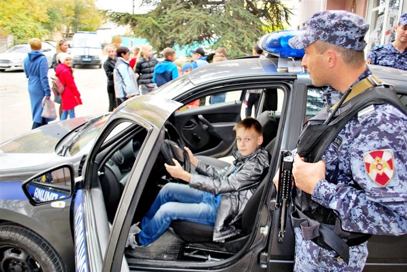 Симферопольские росгвардейцы провели тематическое мероприятие для подшефных кадет