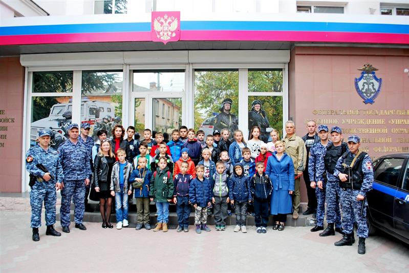 Симферопольские росгвардейцы провели тематическое мероприятие для подшефных кадет
