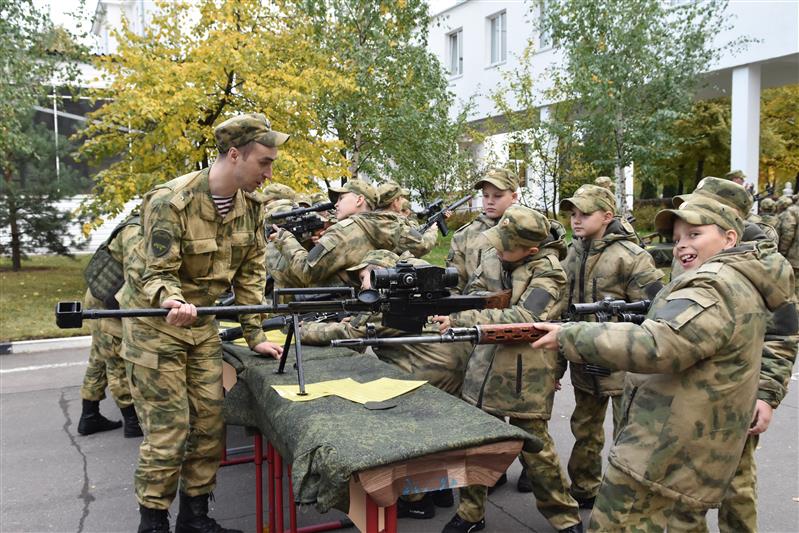 В гостях у воспитанников Московского президентского кадетского училища Росгвардии побывали спецназовцы 