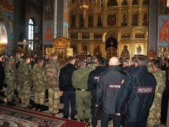 Росгвардейцы приняли участие в литургии, посвященной прибытию иконы «Спас Нерукотворный» в Абакан