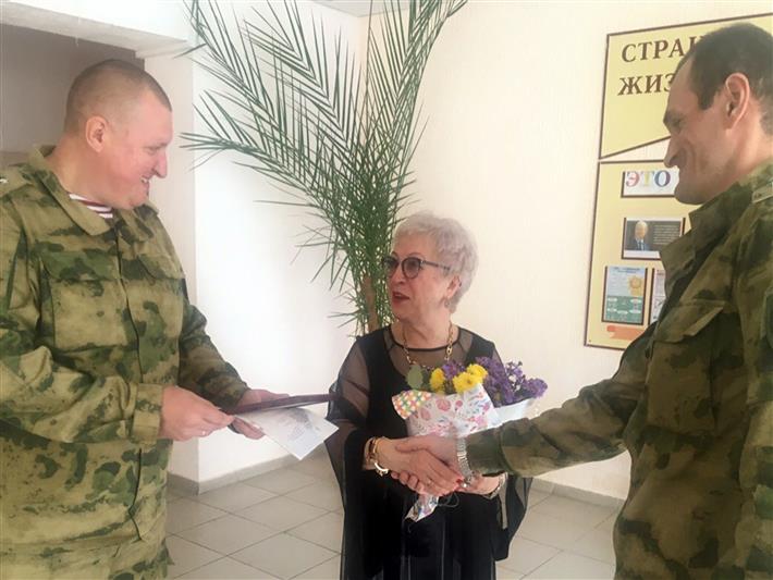 Ставропольские росгвардейцы поздравили педагогов с профессиональным праздником  