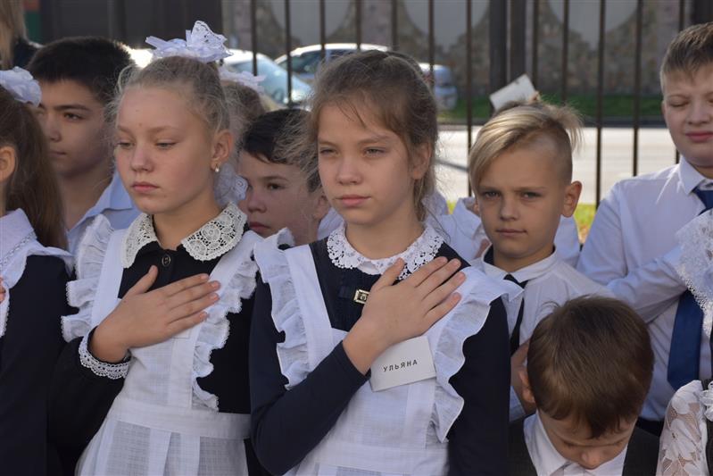 «Парта Героя» памяти погибшего сотрудника ОМОН открыта в Майкопе (фото, видео)