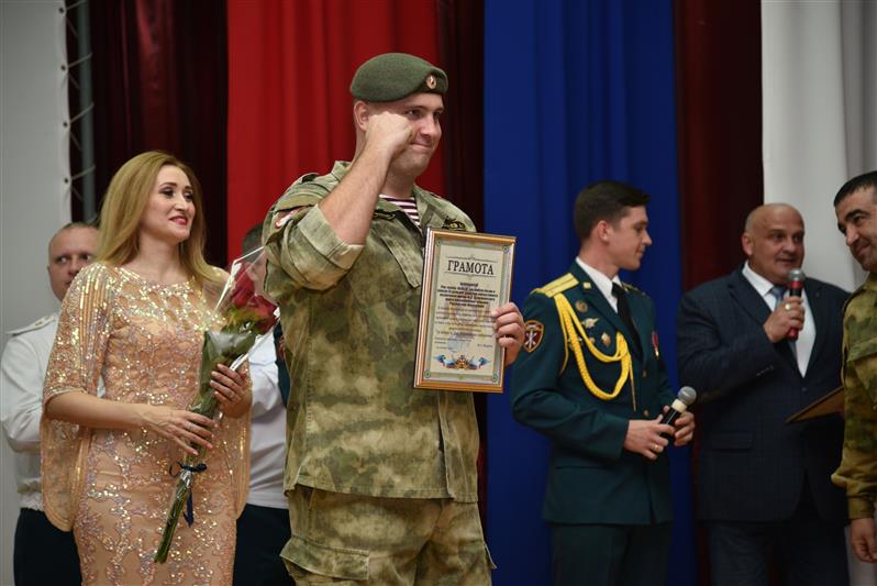 Победители и лауреаты конкурса Росгвардии «Солдаты антитеррора» выступили для военнослужащих полка Росгвардии в Урус-Мартане