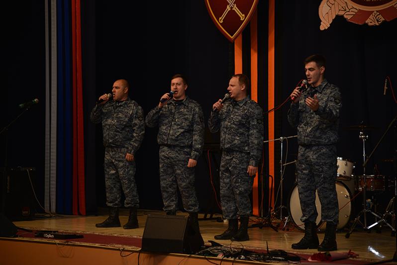 В Грозном для военнослужащих и сотрудников Росгвардии состоялся благотворительный концерт