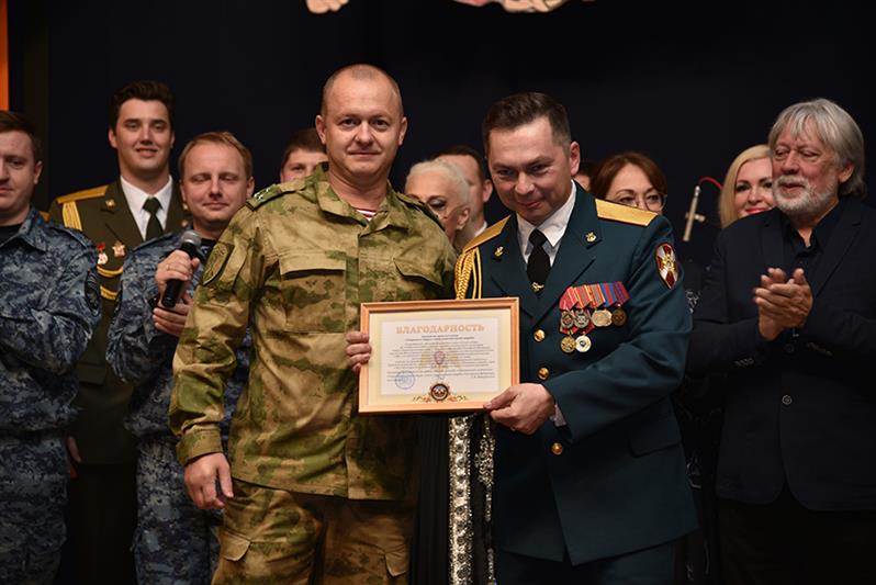  В Грозном для военнослужащих и сотрудников Росгвардии состоялся благотворительный концерт 