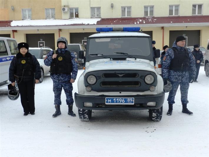 Сотрудники вневедомственной охраны Росгвардии рассказали ямальским школьникам о своей службе в условиях Арктики