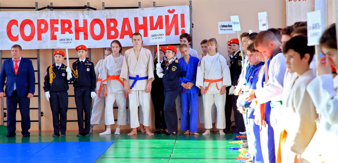 В Саранске росгвардейцы приняли участие в открытии турнира памяти сотрудника ОМОН Бориса Бибнева по дзюдо и Всероссийской акции «Парты Героя»