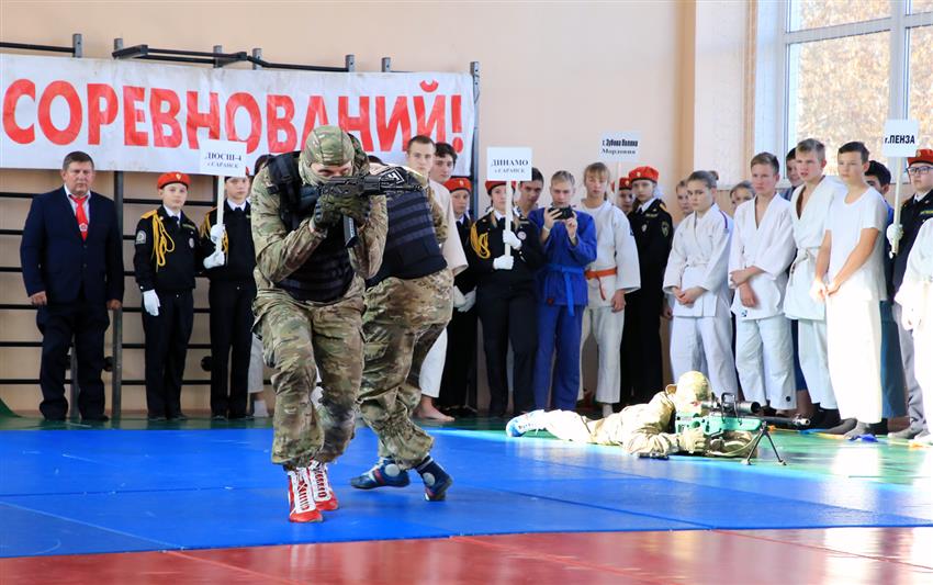 В Саранске росгвардейцы приняли участие в открытии турнира памяти сотрудника ОМОН Бориса Бибнева по дзюдо и Всероссийской акции «Парты Героя»