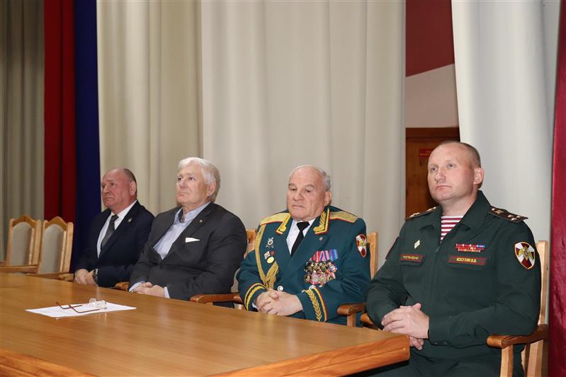 В Новосибирском военном институте Росгвардии состоялось чествование генерал-майора в отставке Владимира Попкова, возглавлявшего вуз в 90-е годы