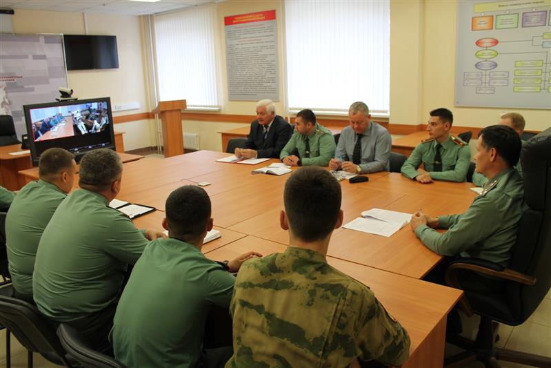 В Саратовском военном институте Росгвардии рассказали московским кадетам о правилах поступления 