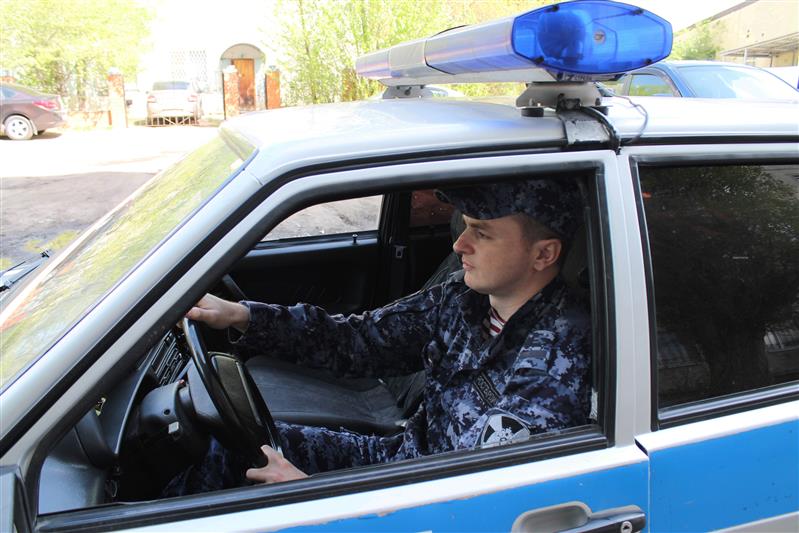 В Воронеже сотрудники Росгвардии задержали злоумышленника, проникшего в квартиру