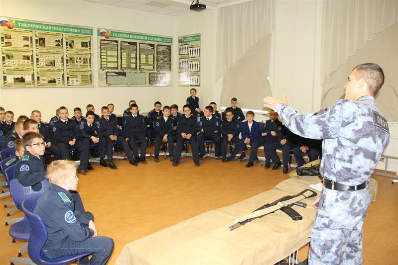 Встречи с учащимися  подшефных школ проводят  сотрудники спецподразделений Уральского округа Росгвардии