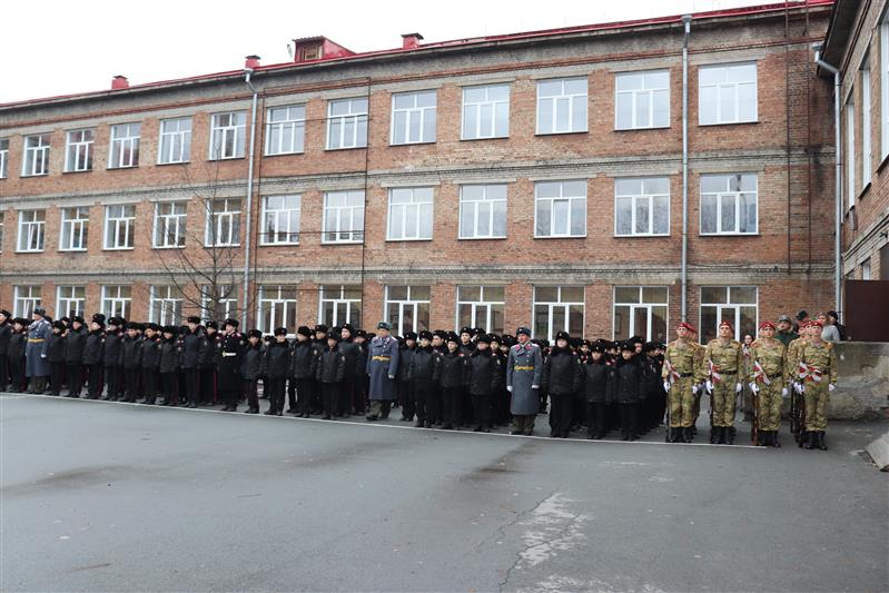 Представители Новосибирского военного института Росгвардии поздравили воспитанников Сибирского кадетского корпуса с годовщиной его образования