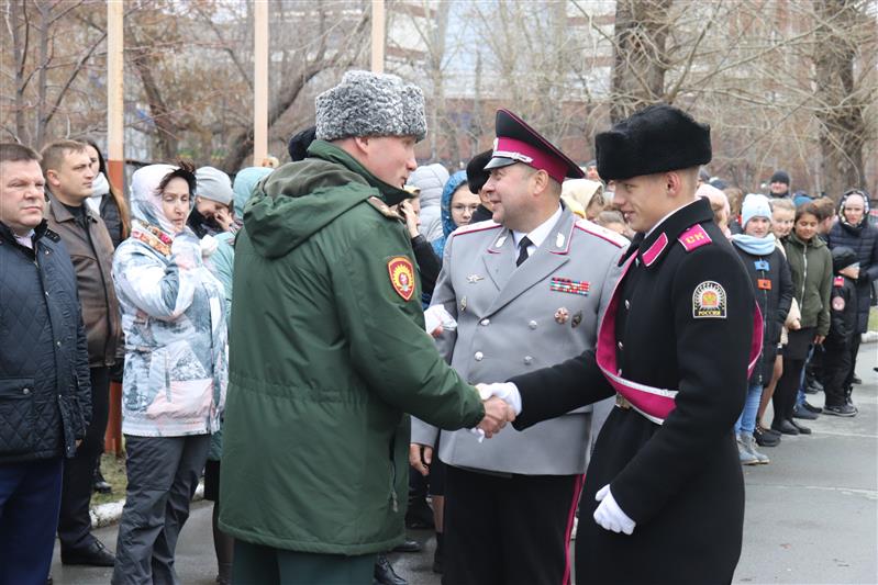 Представители Новосибирского военного института Росгвардии поздравили воспитанников Сибирского кадетского корпуса с годовщиной его образования
