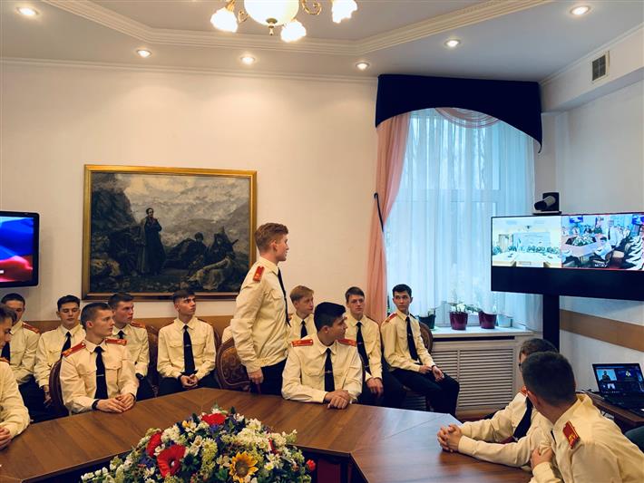 Телемост Москва – Петербург: кадеты МПКУ им. М.А. Шолохова пообщались с курсантами Росгвардии из Северной столицы