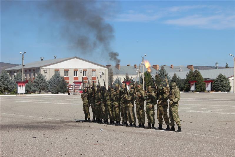 Военнослужащие грозненского соединения Росгвардии провели военно- патриотическое мероприятие для школьников 