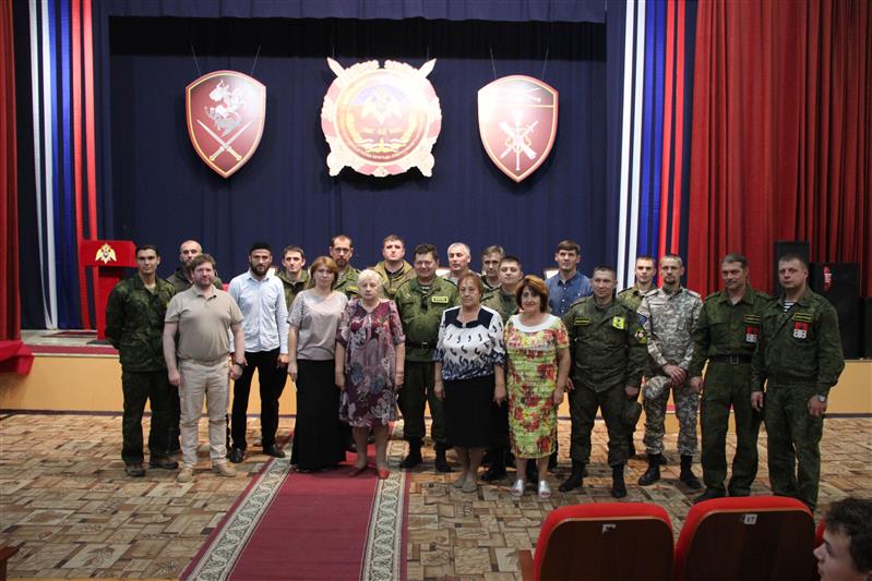Военнослужащие грозненского соединения Росгвардии провели военно- патриотическое мероприятие для школьников 