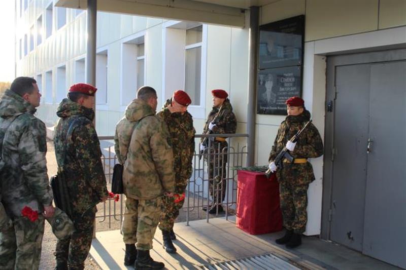 Военнослужащие отряда специального назначения «Тайфун» Росгвардии почтили память боевого товарища