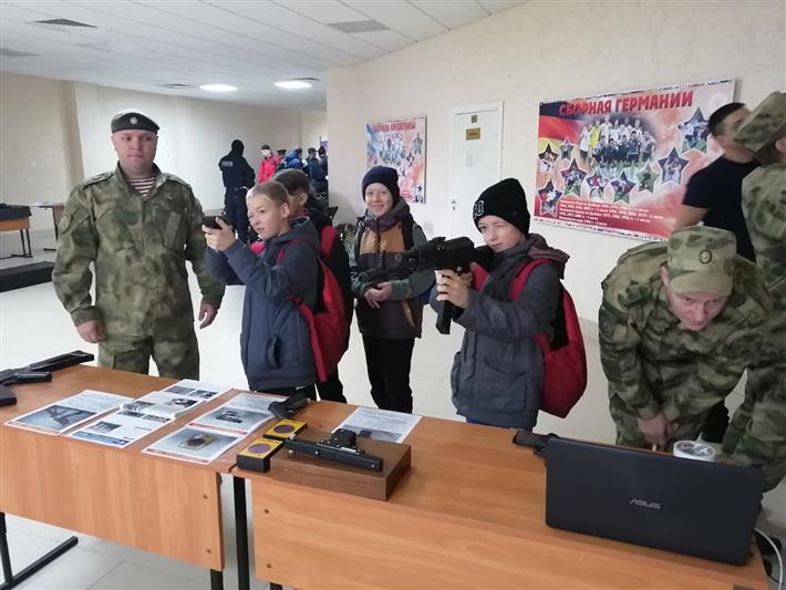 Военнослужащие Новосибирского военного института Росгвардии приняли участие в акции День призывника 