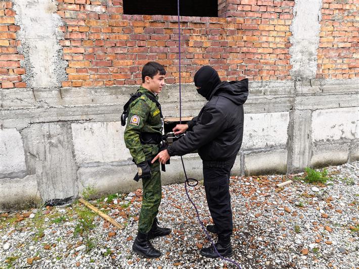 Военно-патриотическое мероприятие для юнармейцев и кадетов Кабардино-Балкарии провели росгвардейцы 