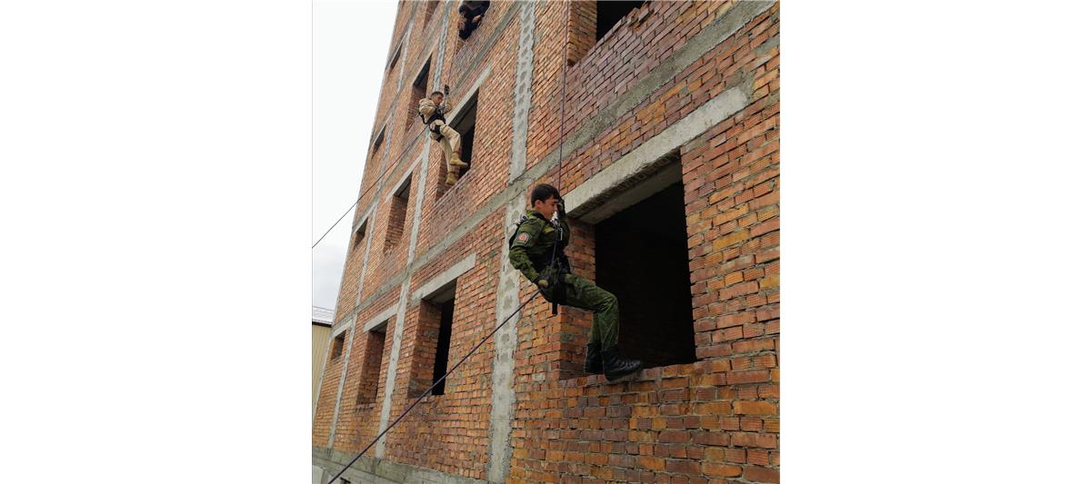 Военно-патриотическое мероприятие для юнармейцев и кадетов Кабардино-Балкарии провели росгвардейцы 