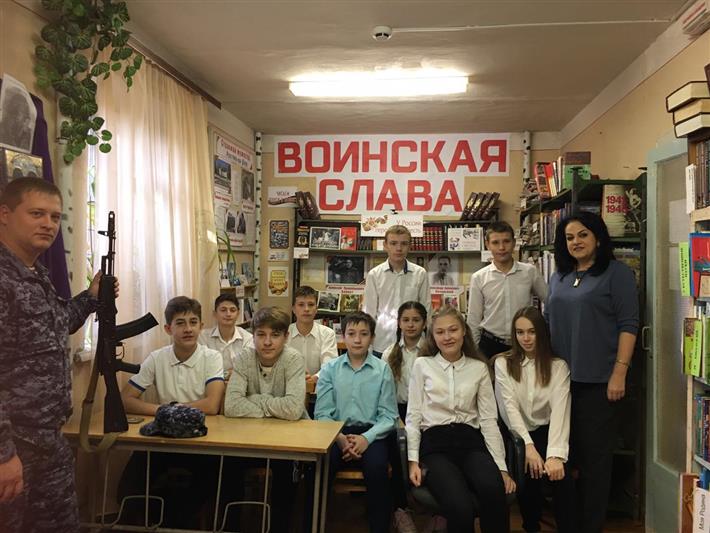 Росгвардейцы рассказали юным ростовчанам о жизни и заслугах Михаила Калашникова
