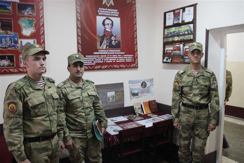 Завершилась стажировка курсантов Санкт-Петербургского военного института Росгвардии в грозненском соединении (фото)