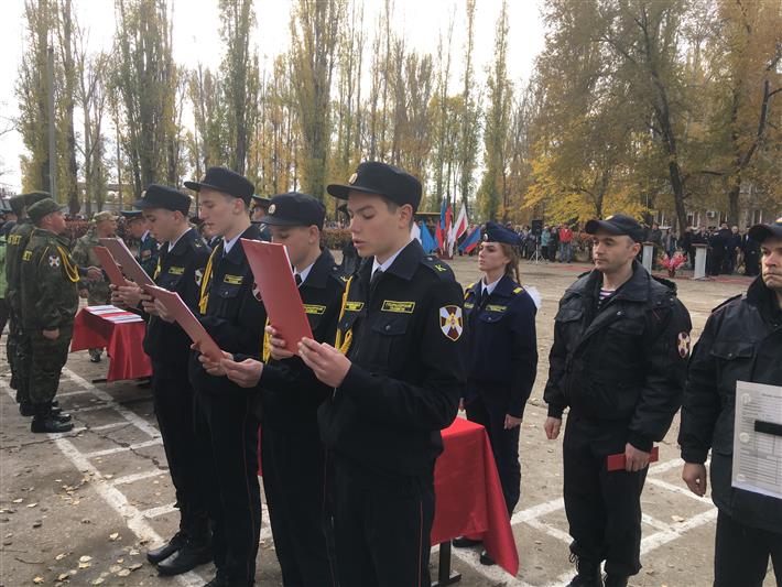 Церемония посвящения в кадеты учащихся класса Росгвардии состоялась в Балаково